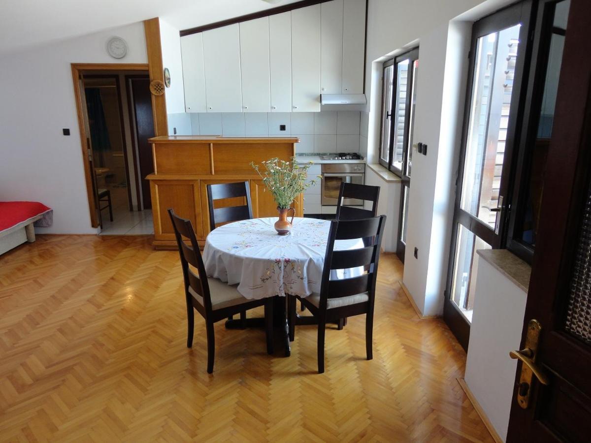 Apartman Lucijan Marusici  Luaran gambar